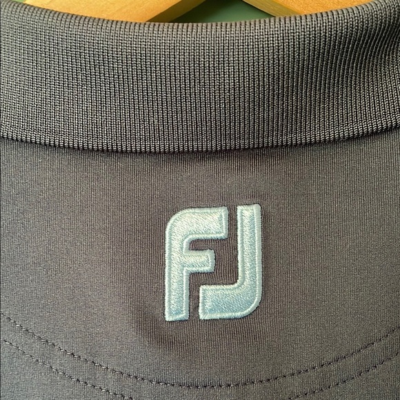 FootJoy Men's M Polo Shirt with Navy & Blue Colorblock Design - Picture 5 of 5